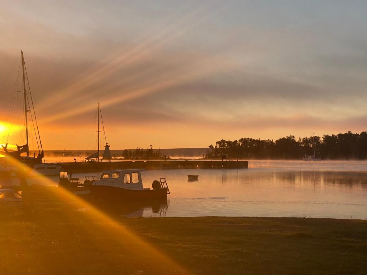 The Water'S Edge Inn & Gallery Baddeck Inlet Buitenkant foto